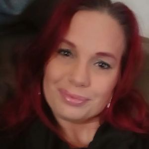 Meet your Posher, Deanna Marie and Bee🐝